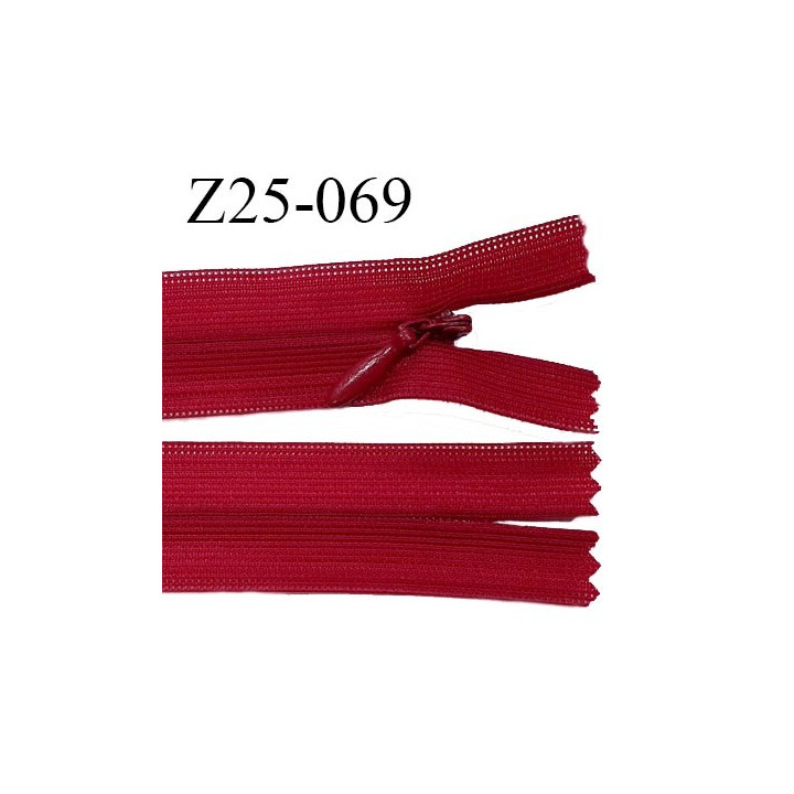Fermeture zip 25 cm couleur rouge rubis non séparable avec glissière nylon largeur 2.5 cm prix à l'unité