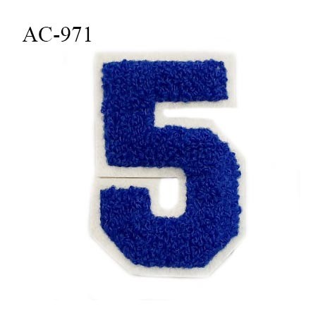 Ornement applique écusson chiffre 5 sur support style feutrine à coudre couleur bleu hauteur 8 cm largeur 5.5 cm prix à l'unité