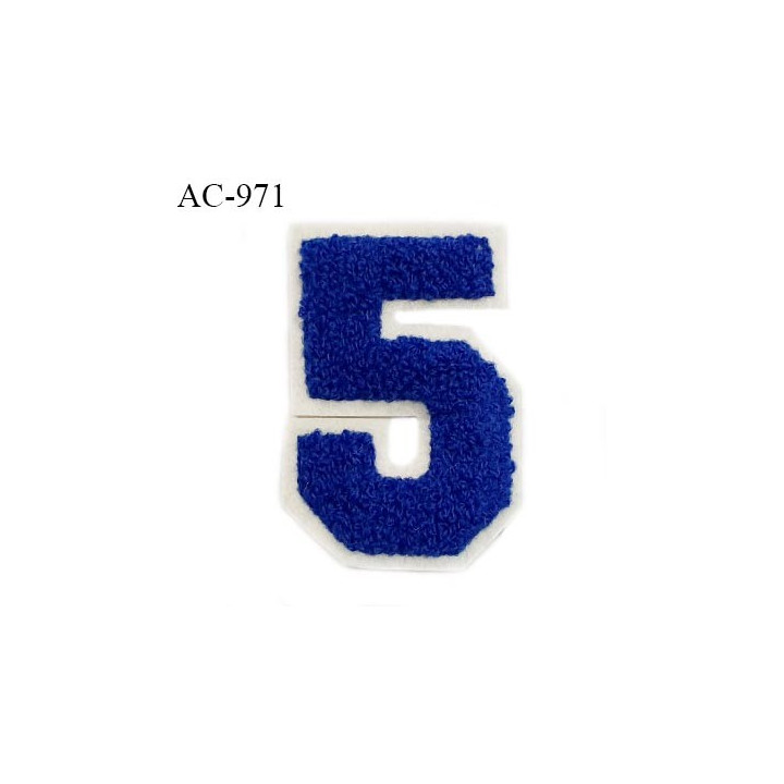 Ornement applique écusson chiffre 5 sur support style feutrine à coudre couleur bleu hauteur 8 cm largeur 5.5 cm prix à l'unité