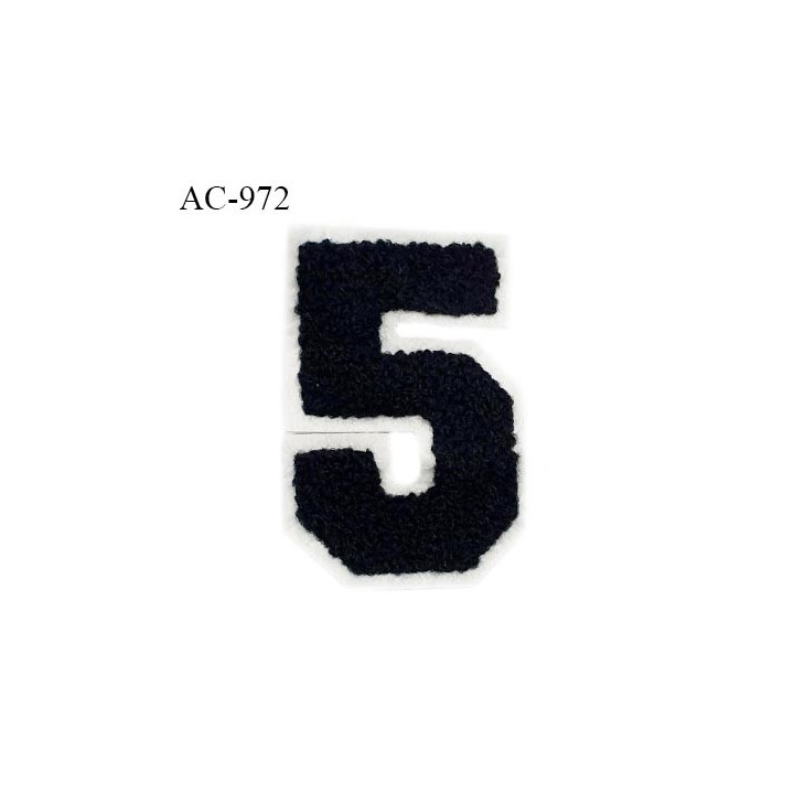 Ornement applique écusson chiffre 5 sur support style feutrine à coudre couleur noir hauteur 8 cm largeur 5.5 cm prix à l'unité