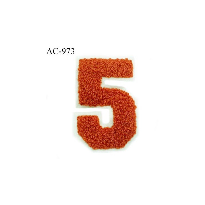 Ornement applique écusson chiffre 5 sur support style feutrine à coudre couleur rouille hauteur 8 cm prix à l'unité