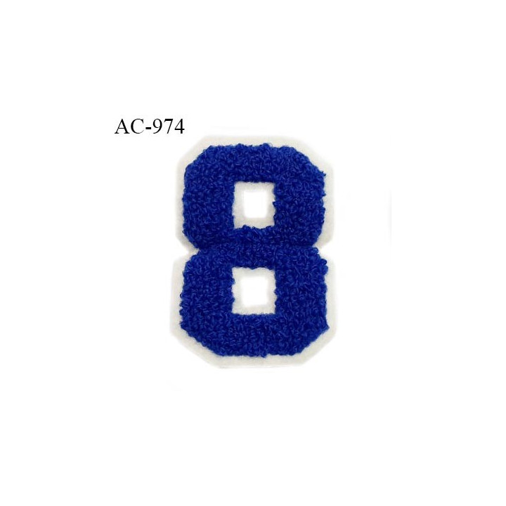 Ornement applique écusson chiffre 8 sur support style feutrine à coudre couleur bleu hauteur 8 cm largeur 5.5 cm prix à l'unité