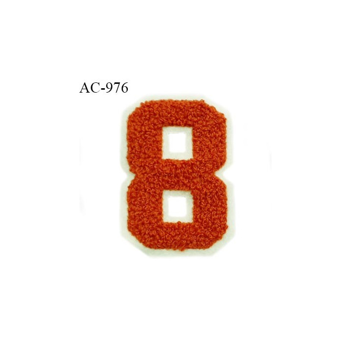Ornement applique écusson chiffre 8 sur support style feutrine à coudre couleur rouille hauteur 8 cm prix à l'unité