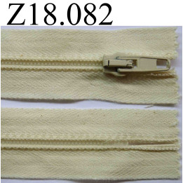 fermeture éclair longueur 18 cm couleur blanc cassé  crème non séparable zip nylon largeur 3.2 cm