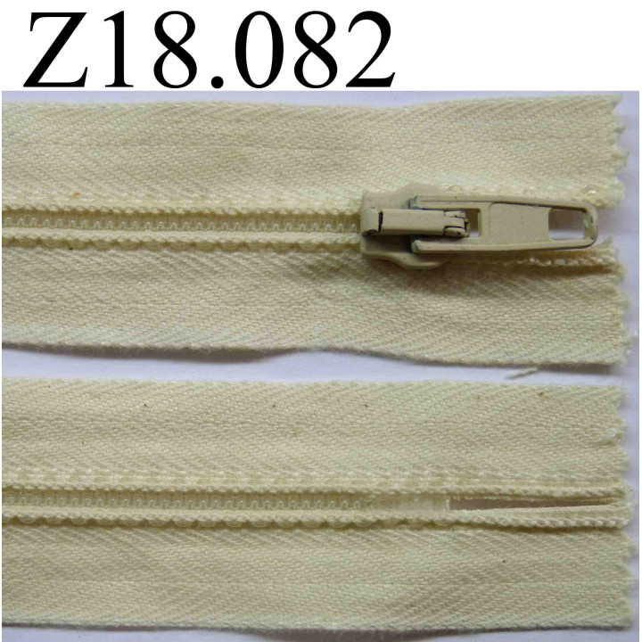 fermeture éclair longueur 18 cm couleur blanc cassé  crème non séparable zip nylon largeur 3.2 cm