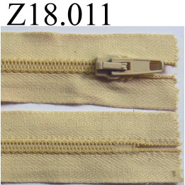 fermeture éclair longueur 18 cm couleur beige ou crème  non séparable zip nylon largeur 3.2 cm