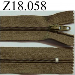fermeture éclair longueur 18 cm couleur vert kaki non séparable zip nylon largeur 2.6 cm