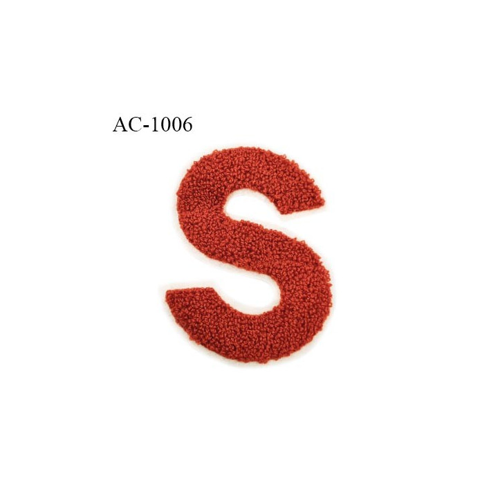 Ornement applique écusson sur support style feutrine lettre S à coudre couleur rouille prix à l'unité