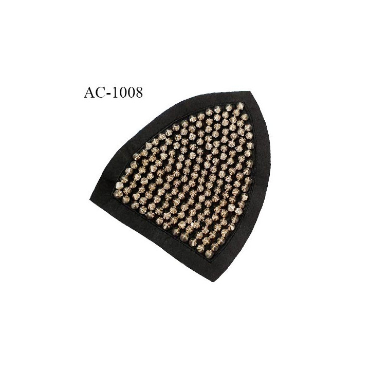 Décor ornement écusson en feutrine noire et pointes Spike couleur chrome largeur 11 cm hauteur 13.5 cm à coudre prix à l'unité
