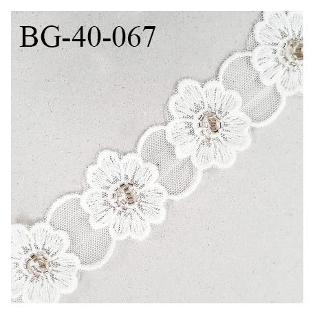 Galon dentelle 40 mm fleurs brodées sur tulle couleur naturel largeur 40 mm prix au mètre