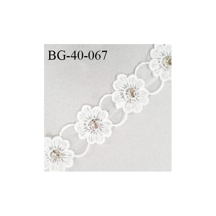 Galon dentelle 40 mm fleurs brodées sur tulle couleur naturel largeur 40 mm prix au mètre