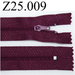 fermeture éclair  longueur 25 cm couleur prune non séparable zip nylon largeur 2,5 cm