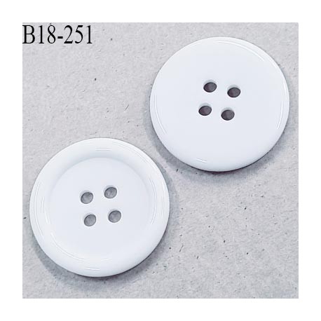 Bouton 18 mm en pvc couleur blanc 4 trous diamètre 18 mm épaisseur 4 mm prix à la pièce