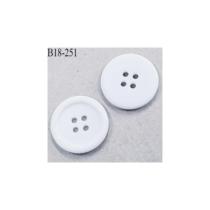 Bouton 18 mm en pvc couleur blanc 4 trous diamètre 18 mm épaisseur 4 mm prix à la pièce