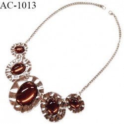 Collier en pvc style métal frappé et ambre sur chaîne métal couleur chrome longueur totale du tour de cou 48 cm prix au mètre