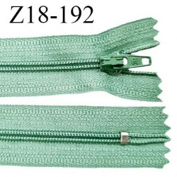 Fermeture zip 18 cm non séparable couleur vert largeur 2.7 cm zip nylon longueur 18 cm prix à l'unité