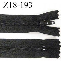 Fermeture éclair 18 cm couleur noir non séparable longueur 18 cm largeur 2.4 cm glissière en nylon prix à l'unité