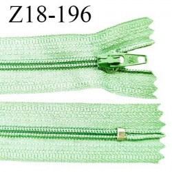 Fermeture éclair 18 cm couleur vert non séparable longueur 18 cm largeur 2.4 cm glissière en nylon prix à l'unité