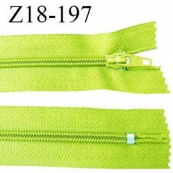 Fermeture éclair 18 cm couleur vert pistache non séparable longueur 18 cm largeur 2.4 cm glissière en nylon prix à l'unité