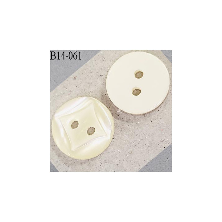 Bouton 14 mm  fixation 2 trous couleur ivoir cristal sur une face et ivoire nacré décor carré incrusté diamètre 14 mm