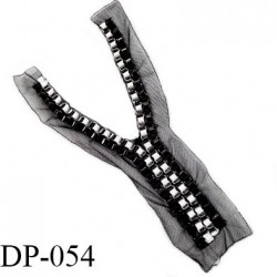Devant plastron perles sur tulle noir largeur bas 8 cm largeur haut 22 cm hauteur 35 cm prix à l'unité