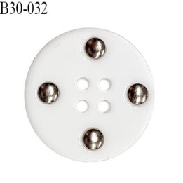 Bouton 30 mm en pvc couleur blanc 4 trous diamètre 30 mm épaisseur 5 mm prix à l'unité