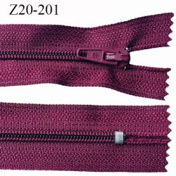 Fermeture zip longueur 20 cm couleur lie vin non séparable largeur 2.4 cm glissière nylon largeur  4 mm