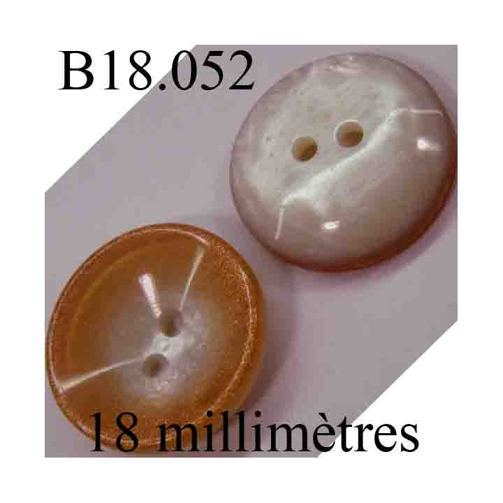 bouton 18 mm couleur orange pailleté et nacré blanc en forme de coquille 2 trous diamètre 18 mm