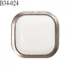 Bouton 34 mm en pvc couleur blanc sur socle couleur chrome accroche avec un anneau prix à l'unité