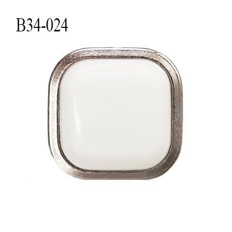 Bouton 34 mm en pvc couleur blanc sur socle couleur chrome accroche avec un anneau prix à l'unité