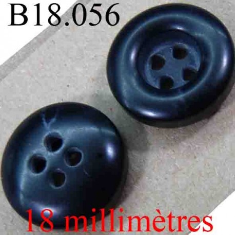 bouton 18 mm couleur noir brillant bonbé sur une face et avec un renfoncement sur l'autre 4 trous diamètre 18 mm