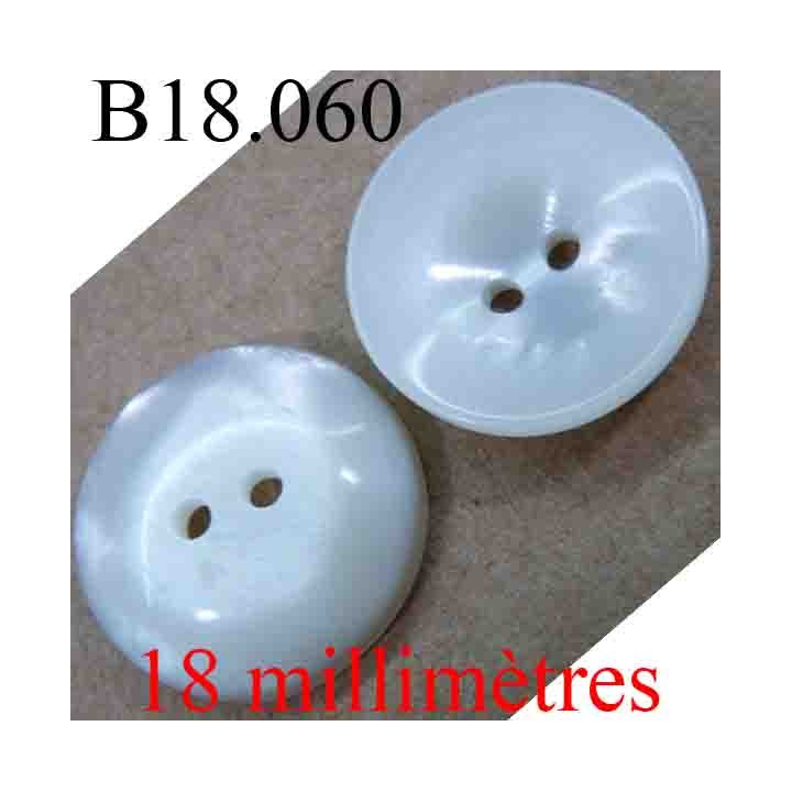 bouton 18 mm couleur blanc cassé pailleté brillant nacré en forme de coquille 2 trous diamètre 18 mm