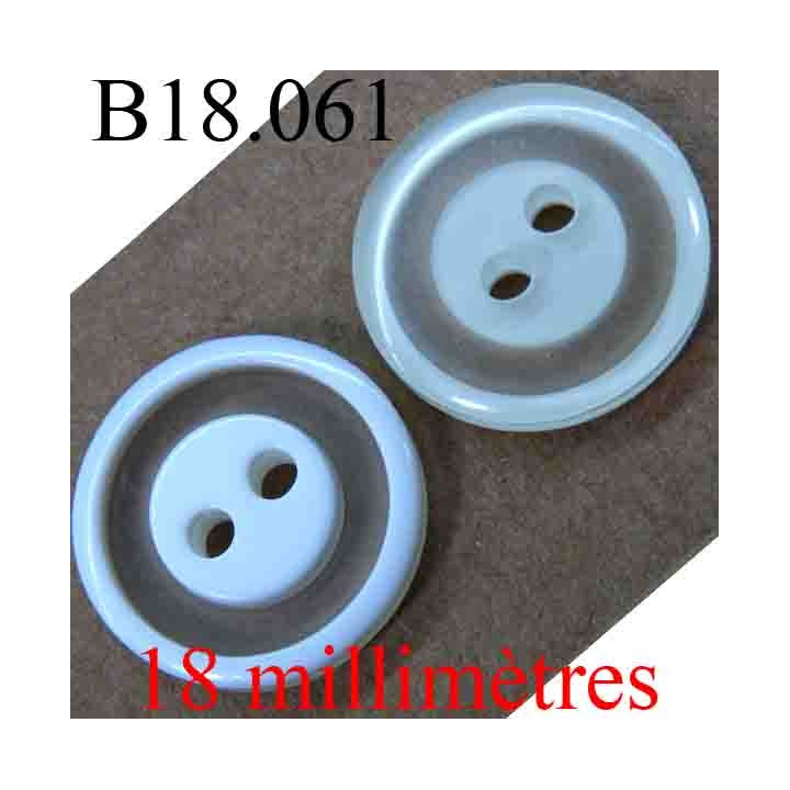 bouton 18 mm couleur blanc brillant sur une face et blanc cassé sur l'autre 2 trous diamètre 18 mm