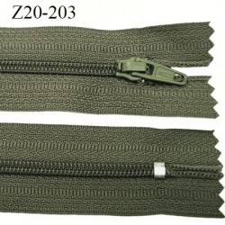 Fermeture zip longueur 20 cm couleur vert kaki non séparable largeur 2.4 cm glissière nylon largeur  4 mm