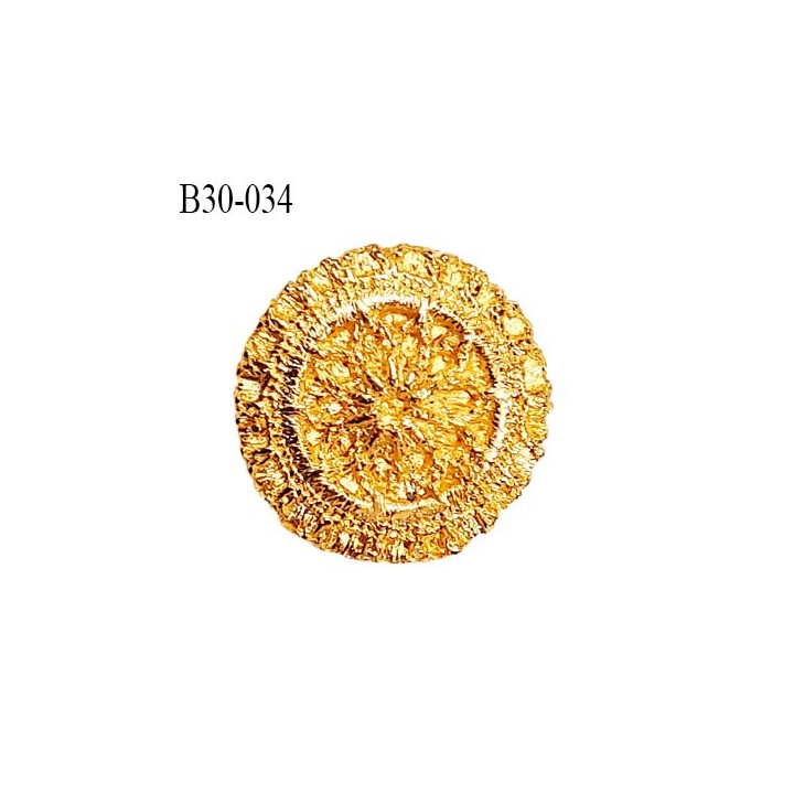Bouton 34 mm en métal couleur or avec motifs en relief très beau accroche avec un anneau épaisseur 4 mm prix à la pièce