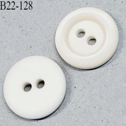 Bouton 22 mm en pvc couleur naturel sur une face et nacré sur l'autre 2 trous diamètre 22 mm épaisseur 5 mm prix à la pièce