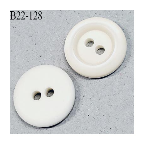 Bouton 22 mm en pvc couleur naturel sur une face et nacré sur l'autre 2 trous diamètre 22 mm épaisseur 5 mm prix à la pièce