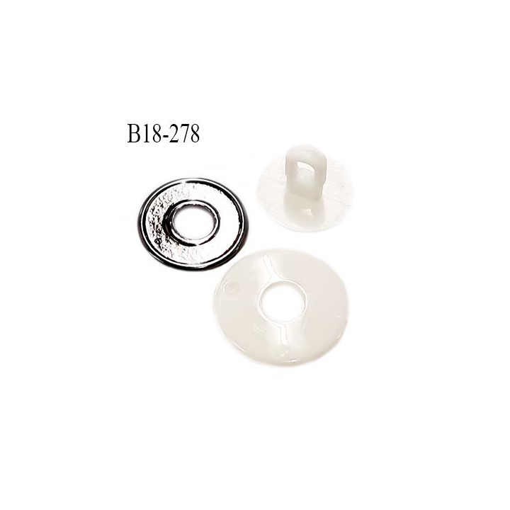 Bouton 18 mm en pvc couleur blanc et chrome composé de 3 pièces diamètre 18 mm attache avec un anneau prix à la pièce