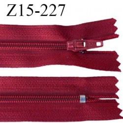 Fermeture zip 15 cm couleur rouge foncé non séparable largeur 2.5 cm glissière nylon largeur 4 mm longueur 15 cm prix à l'unité