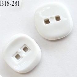 Bouton carré 18 mm en pvc couleur naturel 2 trous blanc épaisseur 3.8 mm prix à la pièce