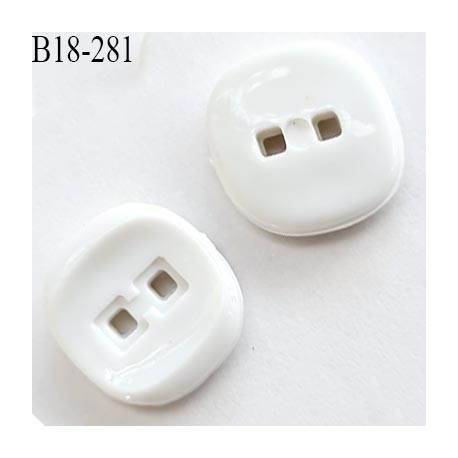 Bouton carré 18 mm en pvc couleur naturel 2 trous blanc épaisseur 3.8 mm prix à la pièce