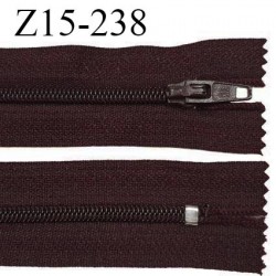 Fermeture zip 15 cm couleur prune foncé non séparable largeur 2.5 cm glissière nylon largeur 4 mm longueur 15 cm prix à l'unité