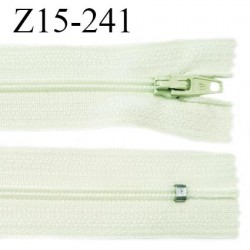Fermeture zip 15 cm couleur vert pâle non séparable largeur 2.5 cm glissière nylon largeur 4 mm longueur 15 cm prix à l'unité