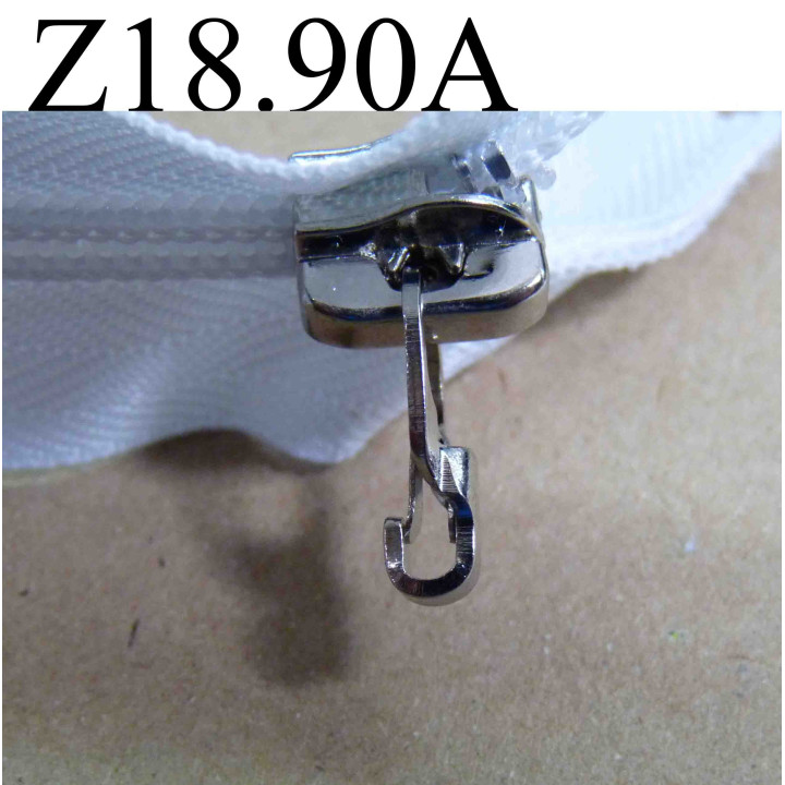 fermeture éclair  blanche longueur 18 cm couleur blanc non séparable zip nylon largeur 3,3 cm largeur du zip 6 mm