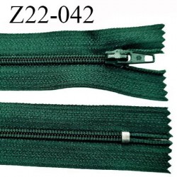 Fermeture zip 22 cm à glissière couleur vert anglais non séparable zip nylon largeur du zip 6 mm longueur 22 cm  prix à l'unité