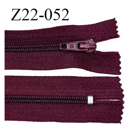 Fermeture zip 22 cm à glissière couleur bordeaux non séparable zip nylon largeur du zip 6 mm longueur 22 cm prix à l'unité