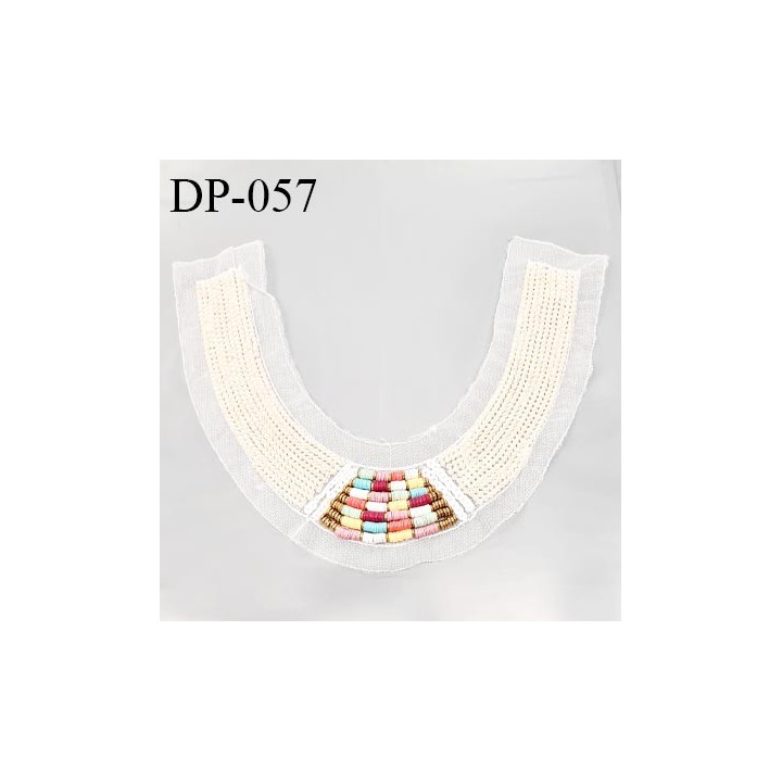 Devant plastron 34 cm perles couleur nacre et multicolore sur tulle couleur naturel largeur 34 cm hauteur 27 cm prix à l'unité