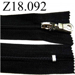 fermeture  éclair  longueur 18 cm couleur noir non séparable zip nylon largeur 3,2 cm largeur du zip 6 mm curseur métal