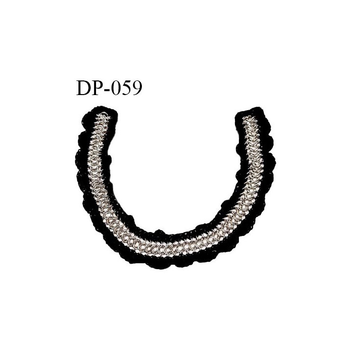 Devant plastron chaine couleur argent sur crochet couleur noir longueur 40 cm prix à l'unité