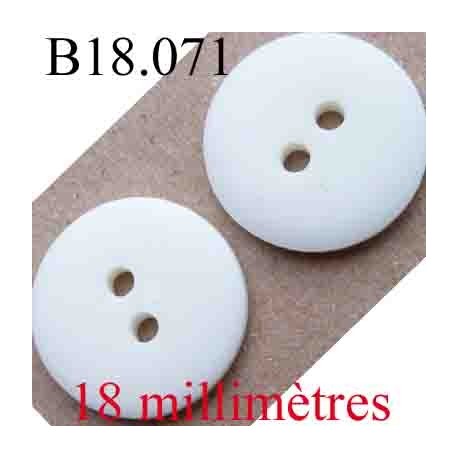 bouton 18 mm couleur blanc cassé mat 2  trous diamètre 18 mm